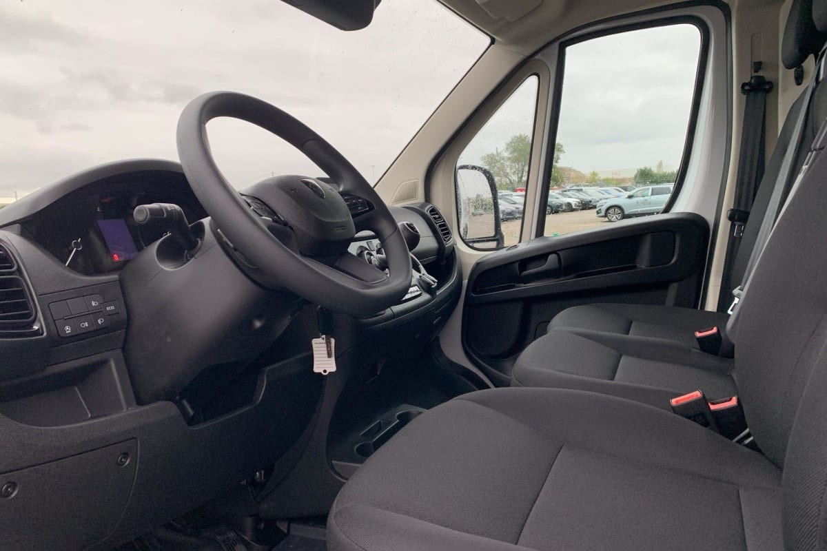 Vente en ligne Peugeot Boxer Fourgon BOXER FGN DIESEL 140 CH L2H2 3.3 T MANUELLE ACTIVE au prix de 28 940 €