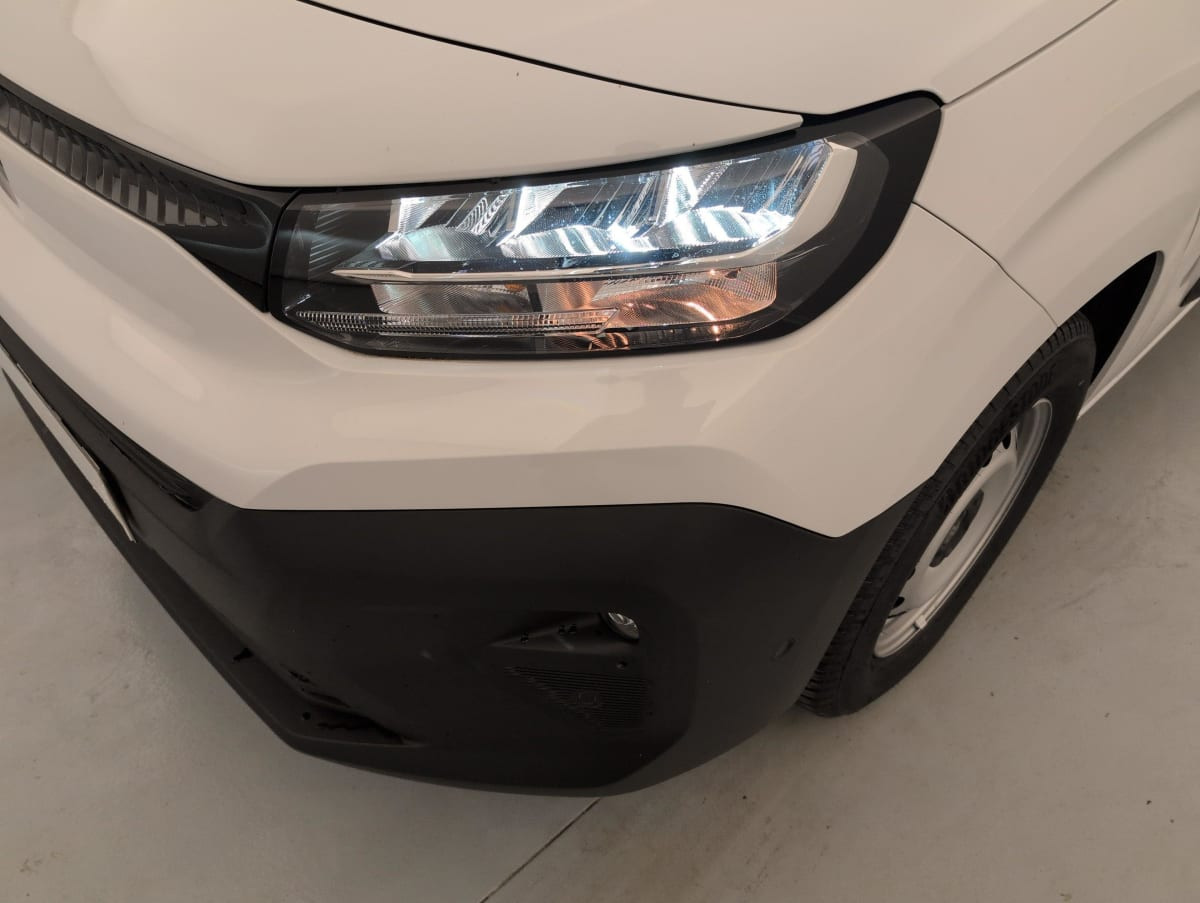 Vente en ligne Citroën Berlingo Fourgon M DIESEL 100 CH MANUELLE CHARGE UTILE MAJOREE au prix de 22 010 €