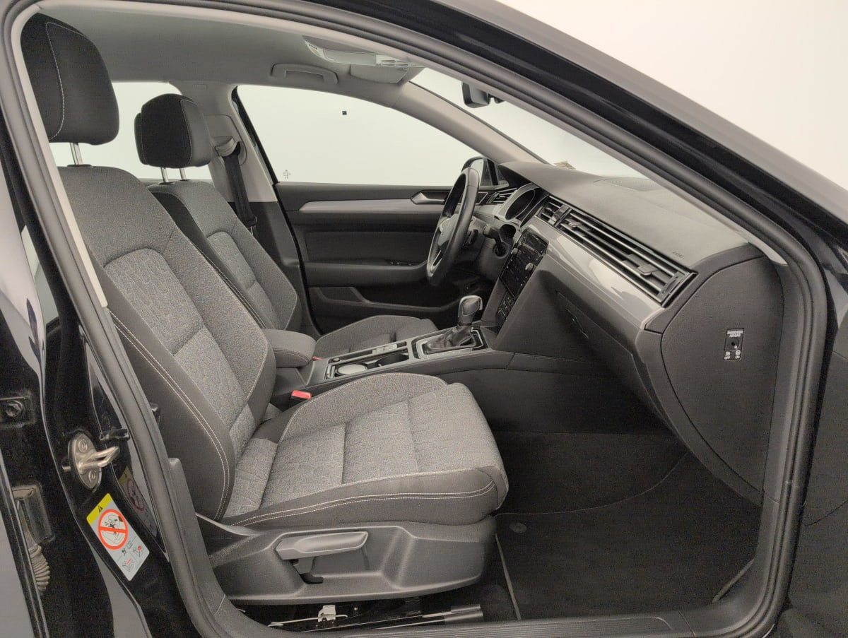 Vente en ligne Volkswagen Passat SW 1.5 TSI ACT OPF 150 DSG7 BUSINESS au prix de 21 300 €