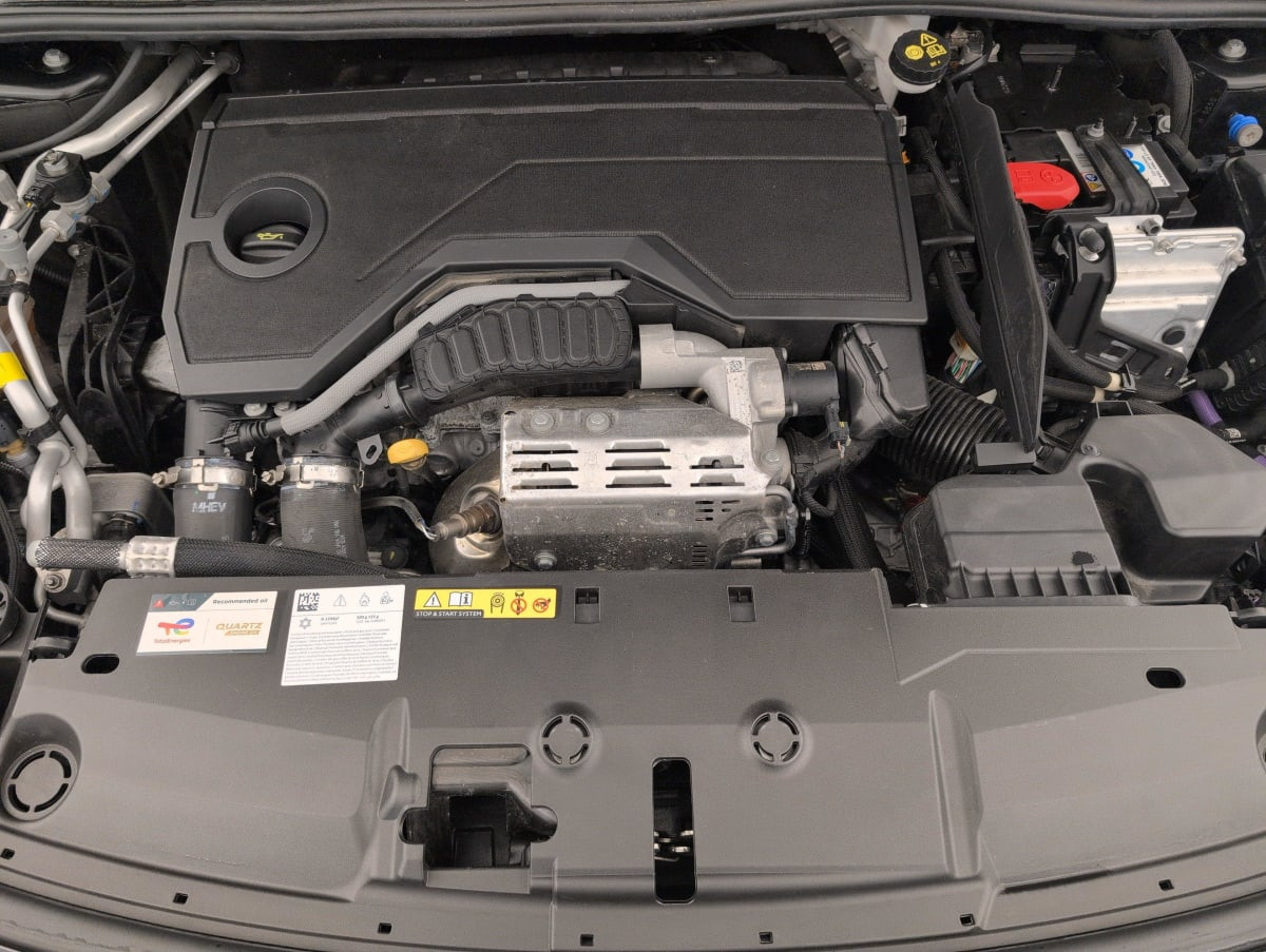 Vente en ligne Peugeot 408 Hybrid 145 e-DCS6 Allure au prix de 21 300 €