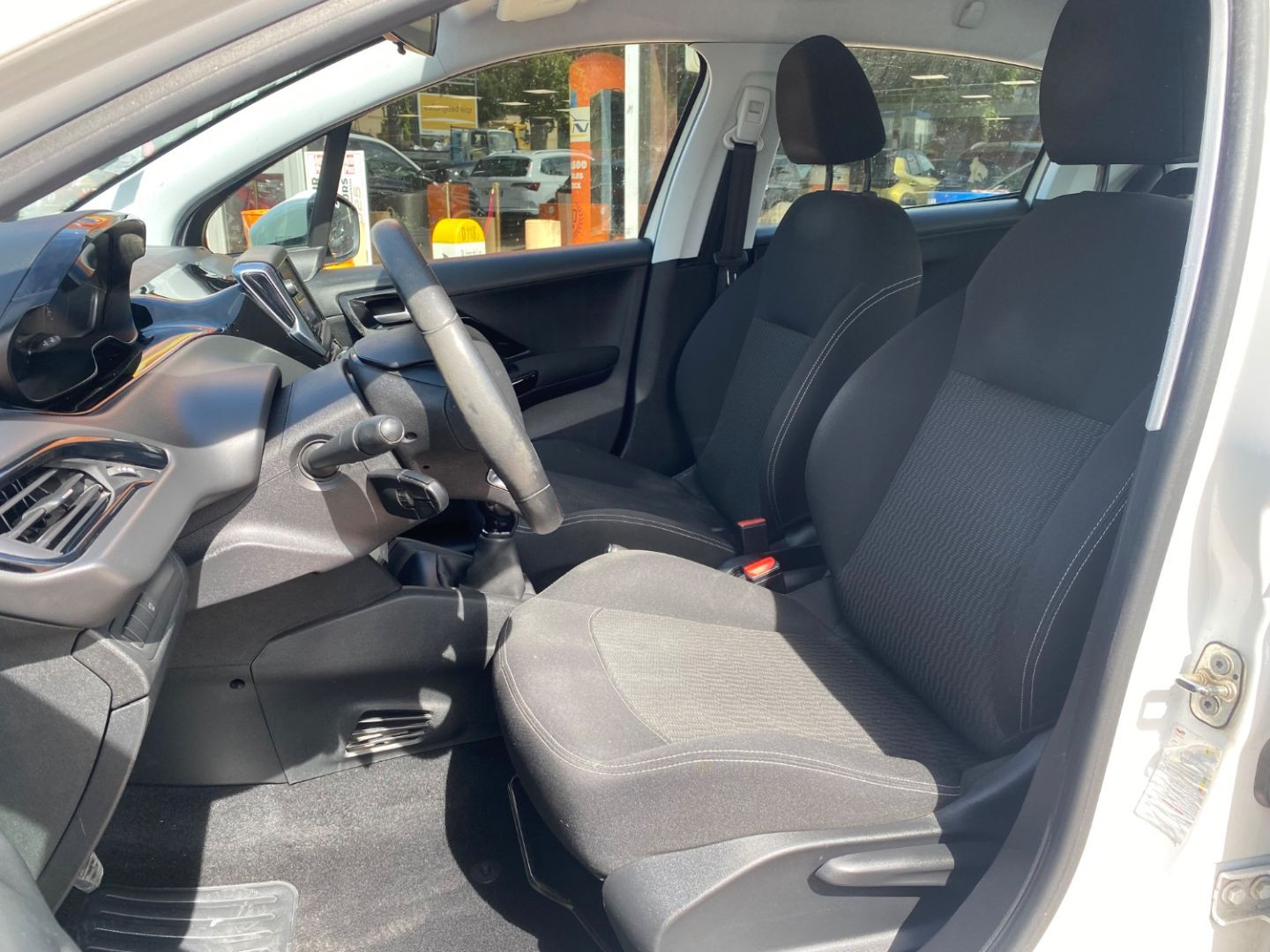PEUGEOT 208 en vente à Castres chez votre mandataire automobile