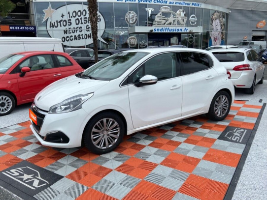 Acheter PEUGEOT 208 BlueHDi 100 ALLURE GPS JA 16" chez SN Diffusion