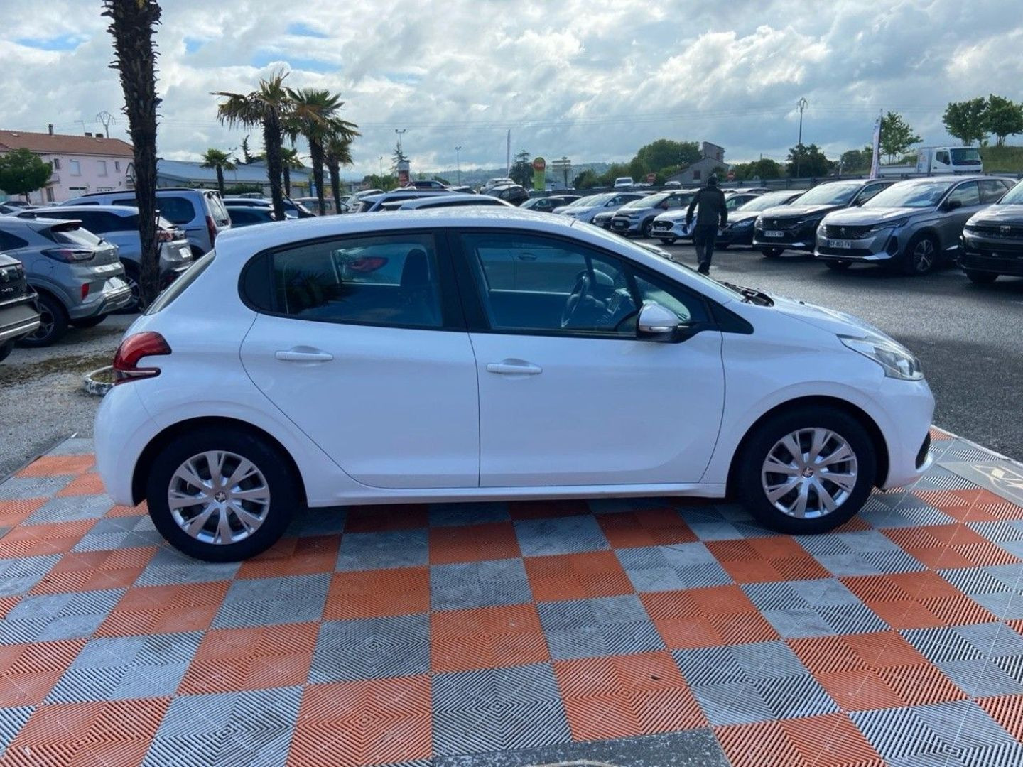 PEUGEOT 208 en vente à Montauban chez votre mandataire automobile