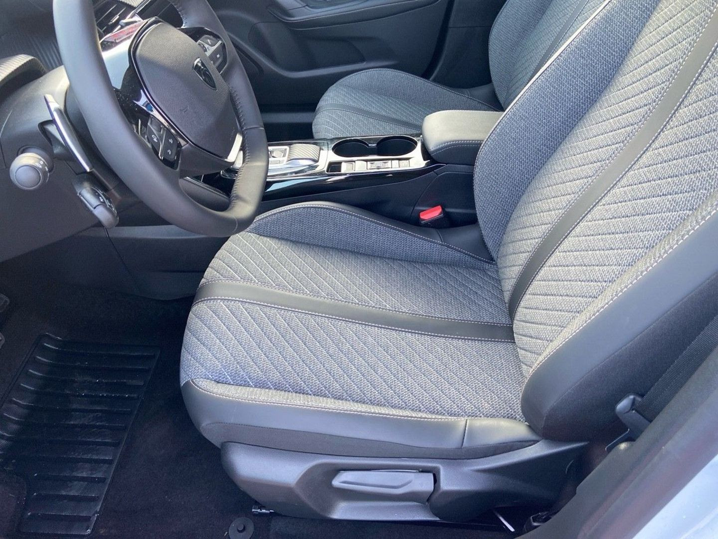 PEUGEOT NEW 2008 en vente à Montauban chez votre mandataire automobile