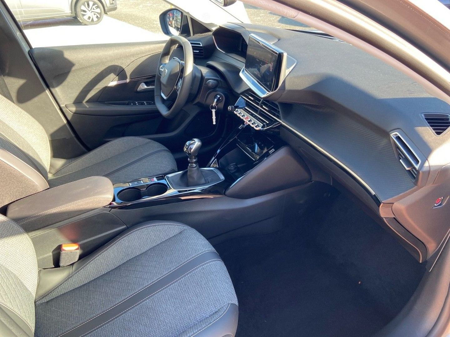 PEUGEOT 208 en vente à Cahors chez votre mandataire automobile