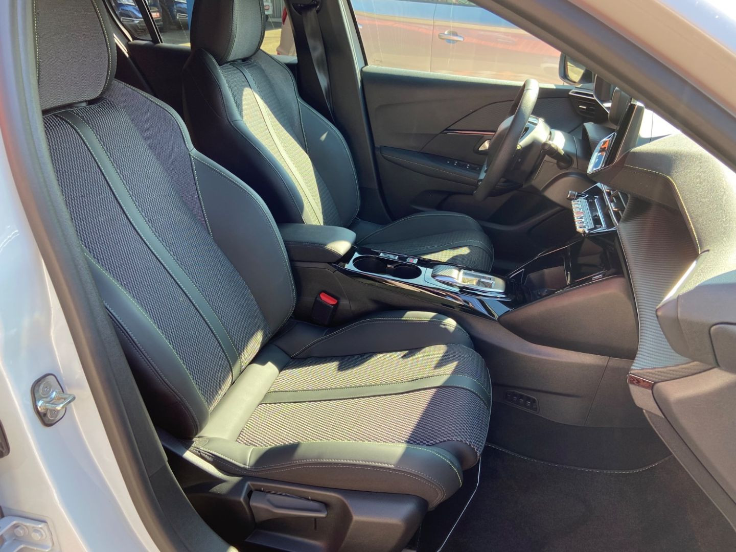 PEUGEOT 208 en vente à Cahors chez votre mandataire automobile