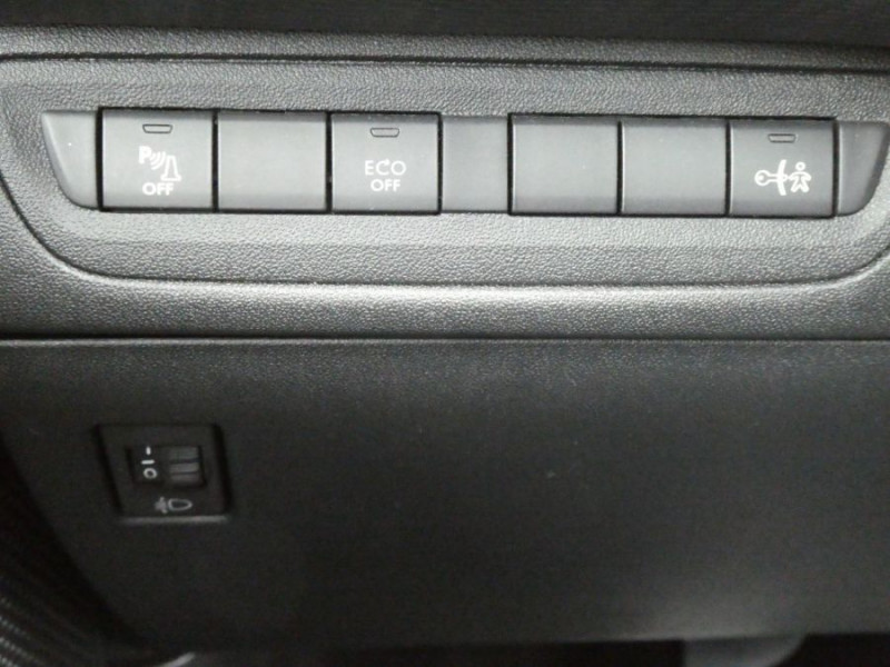 Photo 33 de l'offre de PEUGEOT 2008 1.2 PureTech 130 BVM6 Ph2 GT LINE TOIT Pano CarPlay Grip.C. à 11950€ chez Mérignac auto