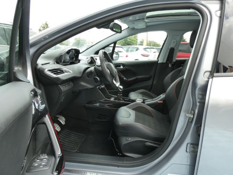 Photo 13 de l'offre de PEUGEOT 2008 1.2 PureTech 130 BVM6 Ph2 GT LINE TOIT Pano CarPlay Grip.C. à 11950€ chez Mérignac auto