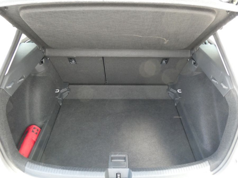 Photo 19 de l'offre de VOLKSWAGEN TAIGO 1.0 TSI 110 BVA7 PACK GPS CLIM Auto SC Privacy Glass à 20950€ chez Mérignac auto