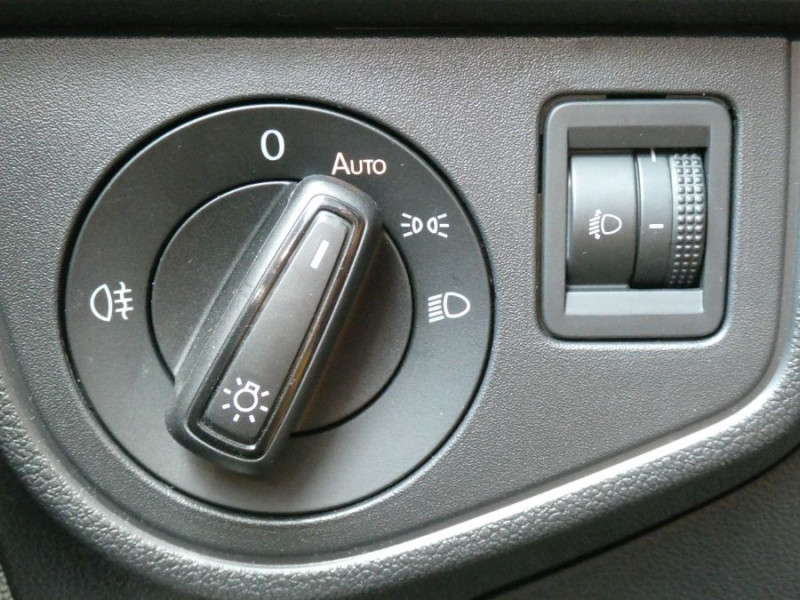 Photo 34 de l'offre de VOLKSWAGEN TAIGO 1.0 TSI 110 BVA7 PACK GPS CLIM Auto SC Privacy Glass à 20950€ chez Mérignac auto
