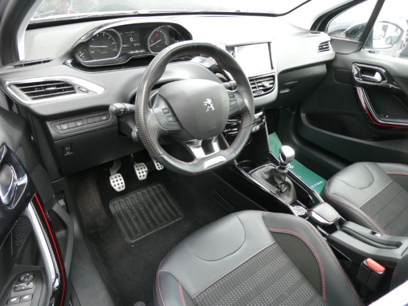 Photo 15 de l'offre de PEUGEOT 2008 1.2 PureTech 130 BVM6 Ph2 GT LINE TOIT Pano CarPlay Grip.C. à 11950€ chez Mérignac auto