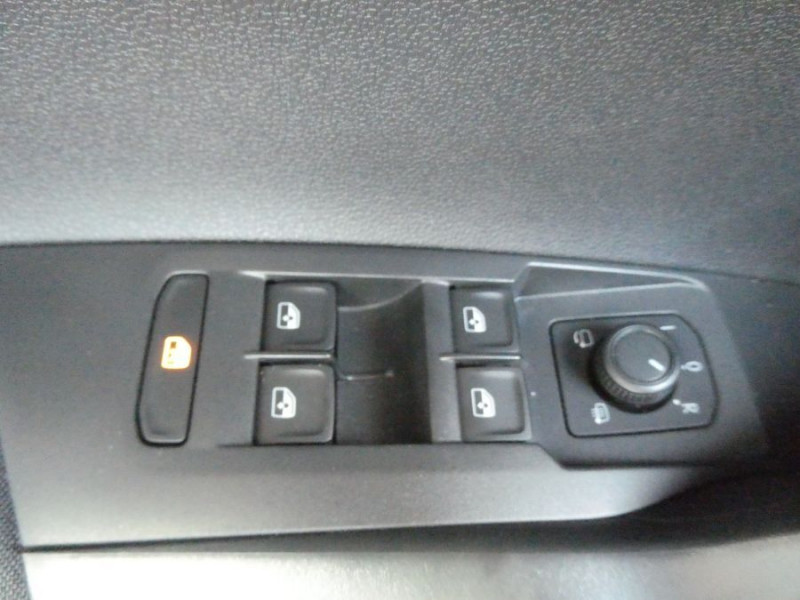 Photo 35 de l'offre de VOLKSWAGEN TAIGO 1.0 TSI 110 BVA7 PACK GPS CLIM Auto SC Privacy Glass à 20950€ chez Mérignac auto