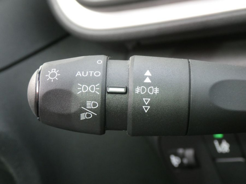 Photo 27 de l'offre de CITROEN C3 III 1.2 PureTech 82 SHINE CarPlay SC TOIT Pano JA16 à 10650€ chez Mérignac auto