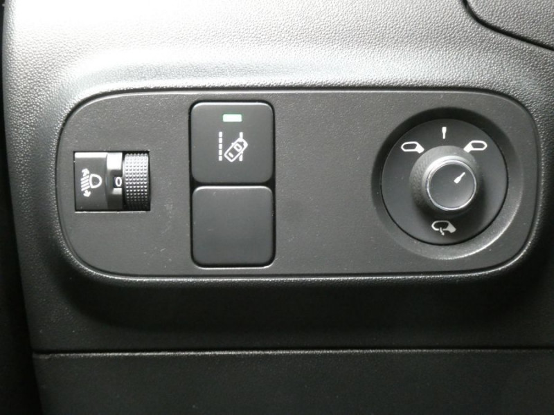 Photo 30 de l'offre de CITROEN C3 III 1.2 PureTech 82 SHINE CarPlay SC TOIT Pano JA16 à 10650€ chez Mérignac auto