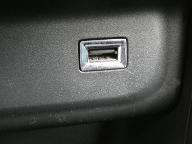 Photo 31 de l'offre de CITROEN C3 III 1.2 PureTech 82 SHINE CarPlay SC TOIT Pano JA16 à 10650€ chez Mérignac auto