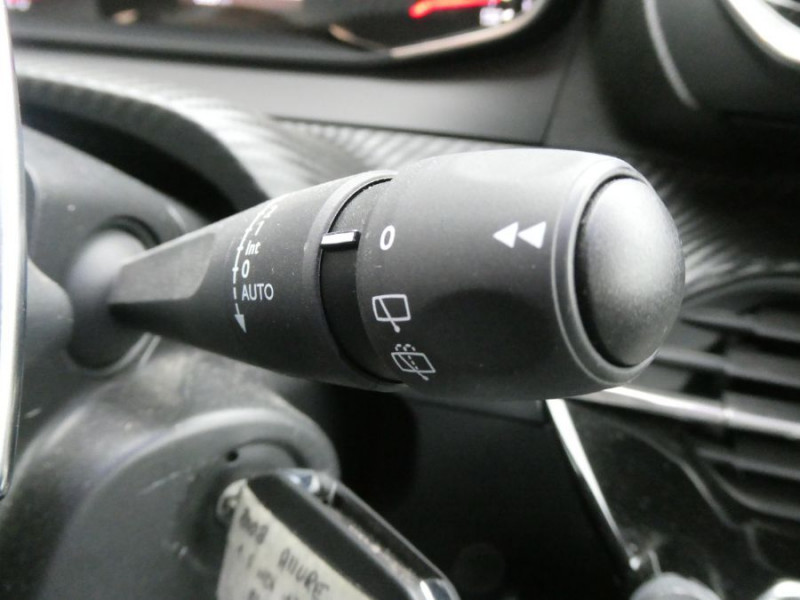 Photo 26 de l'offre de PEUGEOT 2008 II 1.2 PureTech 100 BVM6 ALLURE GPS à 17450€ chez Mérignac auto