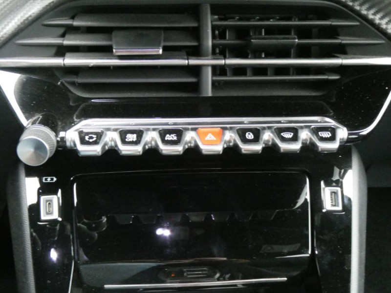 Photo 20 de l'offre de PEUGEOT 2008 II 1.2 PureTech 100 BVM6 ALLURE GPS à 17450€ chez Mérignac auto