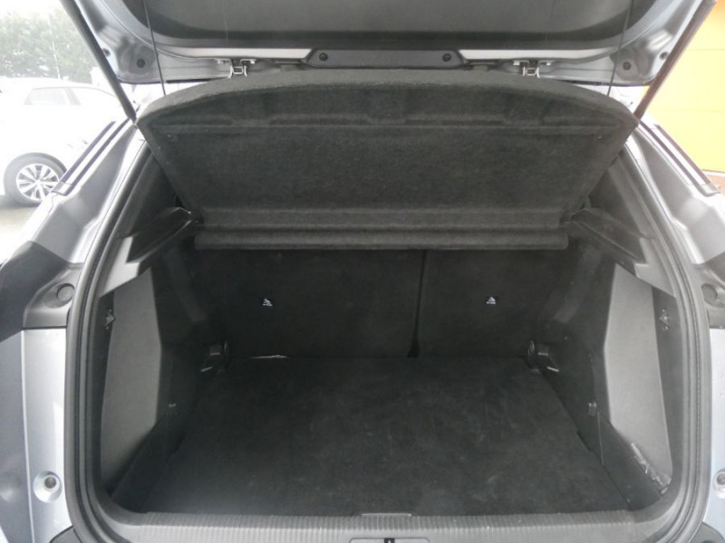 Photo 14 de l'offre de PEUGEOT 2008 II 1.2 PureTech 100 BVM6 ALLURE GPS à 17450€ chez Mérignac auto