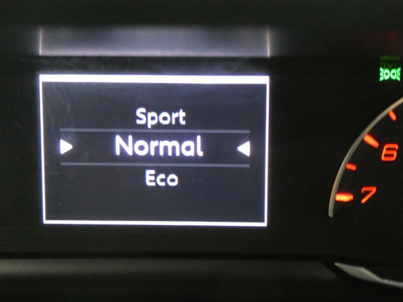 Photo 15 de l'offre de PEUGEOT 2008 II 1.2 PureTech 100 BVM6 ALLURE GPS à 17450€ chez Mérignac auto