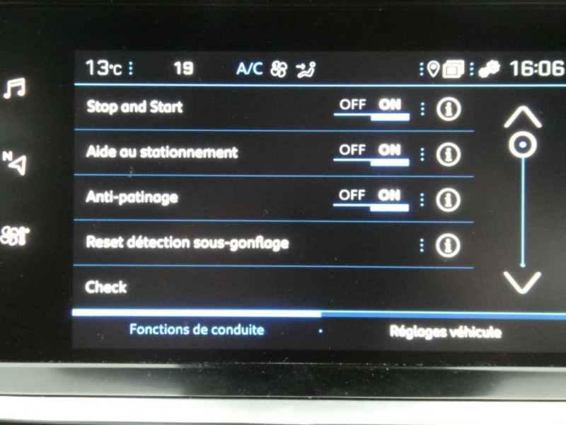 Photo 18 de l'offre de PEUGEOT 2008 II 1.2 PureTech 100 BVM6 ALLURE GPS à 17450€ chez Mérignac auto