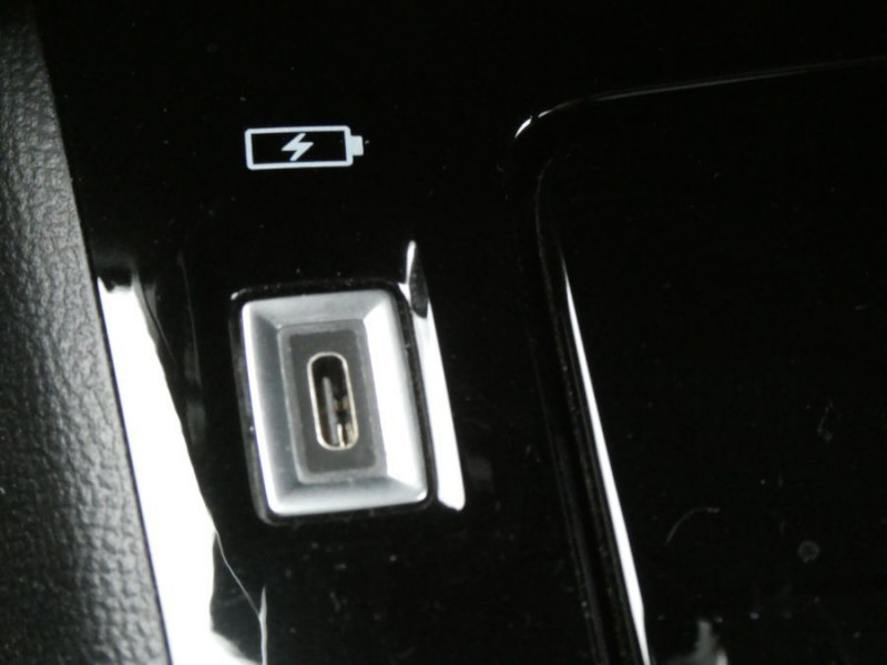 Photo 28 de l'offre de PEUGEOT 2008 II 1.2 PureTech 100 BVM6 ALLURE GPS à 17450€ chez Mérignac auto