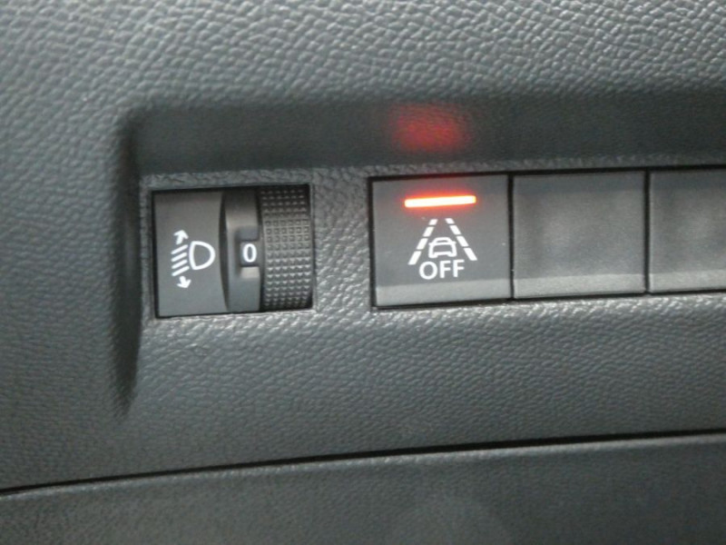 Photo 23 de l'offre de PEUGEOT 2008 II 1.2 PureTech 100 BVM6 ALLURE GPS à 17450€ chez Mérignac auto