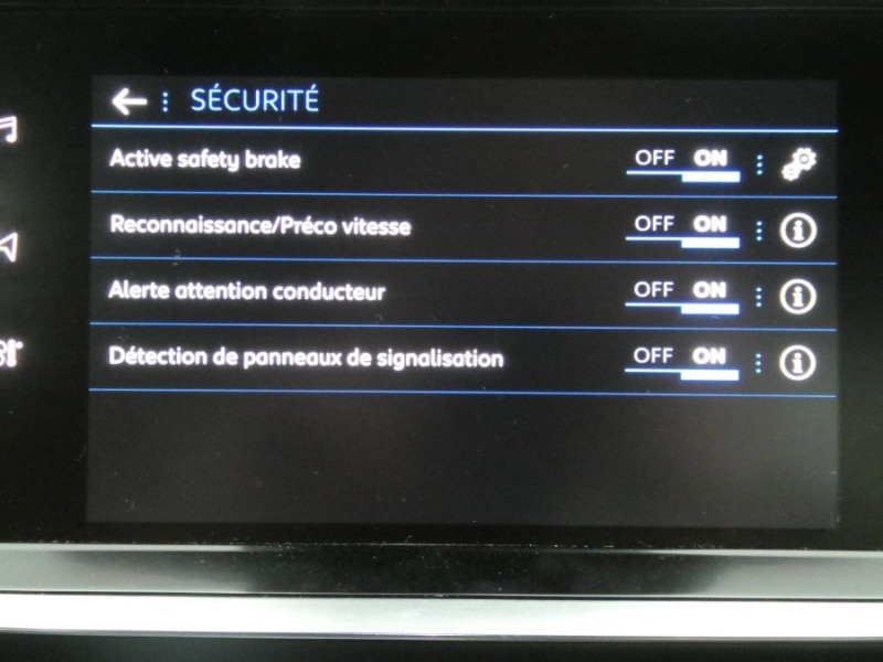 Photo 19 de l'offre de PEUGEOT 2008 II 1.2 PureTech 100 BVM6 ALLURE GPS à 17450€ chez Mérignac auto