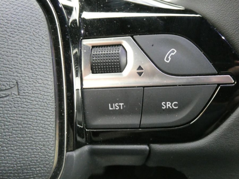 Photo 22 de l'offre de PEUGEOT 2008 II 1.2 PureTech 100 BVM6 ALLURE GPS à 17450€ chez Mérignac auto
