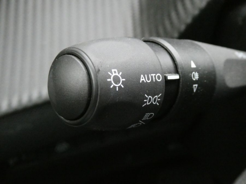 Photo 25 de l'offre de PEUGEOT 2008 II 1.2 PureTech 100 BVM6 ALLURE GPS à 17450€ chez Mérignac auto