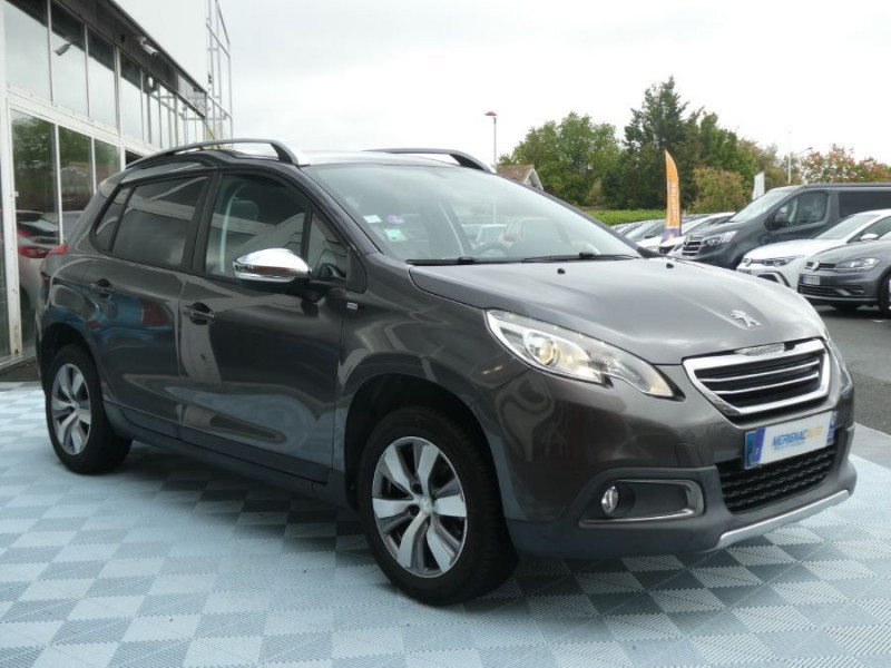 Photo 2 de l'offre de PEUGEOT 2008 1.2 PureTech 82 STYLE GPS Radar RER Privacy Glass 1ere main à 9250€ chez Mérignac auto