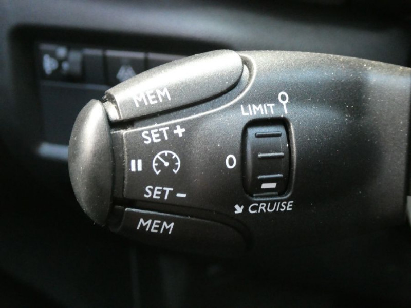 Photo 23 de l'offre de CITROEN C5 AIRCROSS 1.2 PureTech 130 EAT8 FEEL GPS Cockpit Camera JA18 Radars 1ère Main à 20450€ chez Mérignac auto