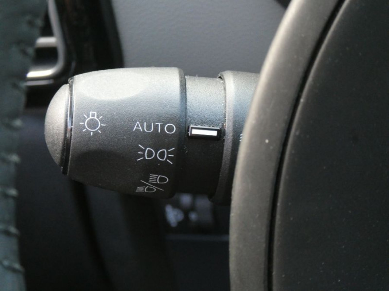 Photo 28 de l'offre de CITROEN C5 AIRCROSS 1.2 PureTech 130 EAT8 FEEL GPS Cockpit Camera JA18 Radars 1ère Main à 20450€ chez Mérignac auto