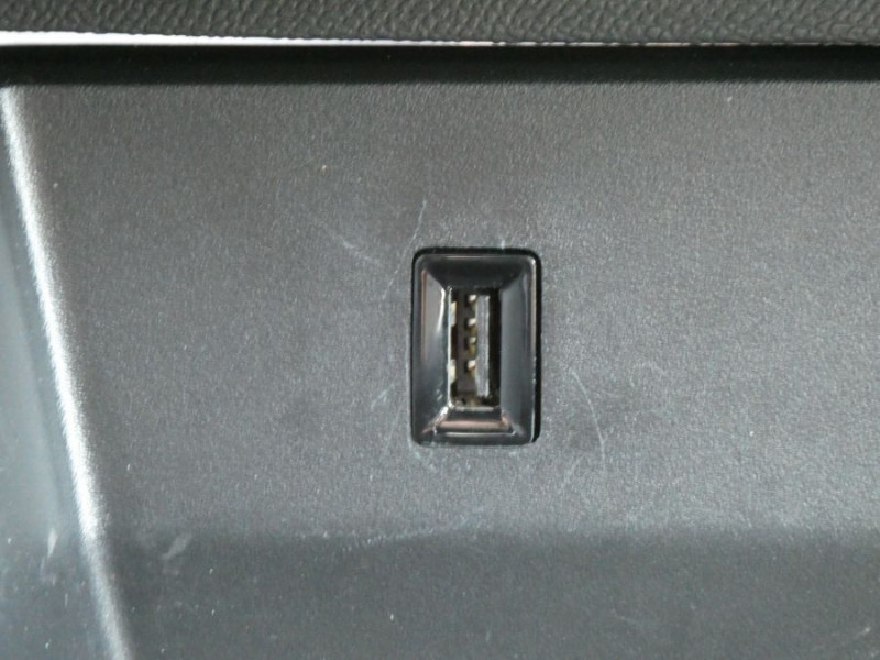 Photo 36 de l'offre de CITROEN C5 AIRCROSS 1.2 PureTech 130 EAT8 FEEL GPS Cockpit Camera JA18 Radars 1ère Main à 20450€ chez Mérignac auto