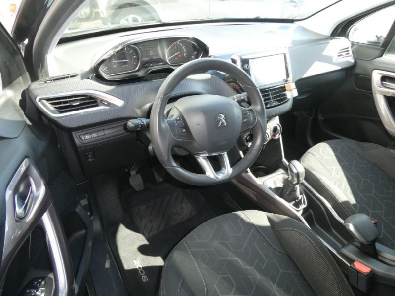 Photo 13 de l'offre de PEUGEOT 2008 1.2 PureTech 82 STYLE GPS Radar RER Privacy Glass 1ere main à 9250€ chez Mérignac auto