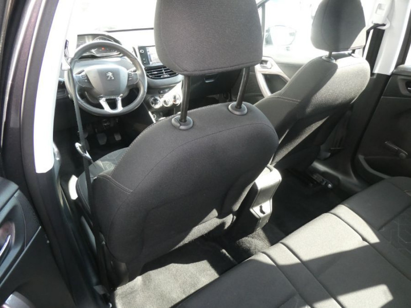 Photo 15 de l'offre de PEUGEOT 2008 1.2 PureTech 82 STYLE GPS Radar RER Privacy Glass 1ere main à 9250€ chez Mérignac auto