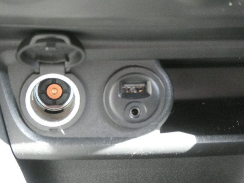 Photo 22 de l'offre de PEUGEOT 2008 1.2 PureTech 82 STYLE GPS Radar RER Privacy Glass 1ere main à 9250€ chez Mérignac auto