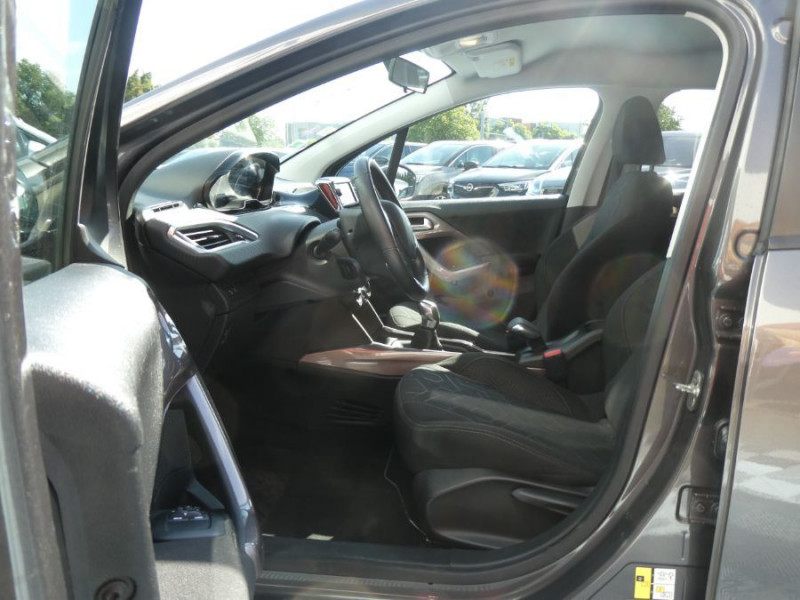 Photo 12 de l'offre de PEUGEOT 2008 1.2 PureTech 82 STYLE GPS Radar RER Privacy Glass 1ere main à 9250€ chez Mérignac auto