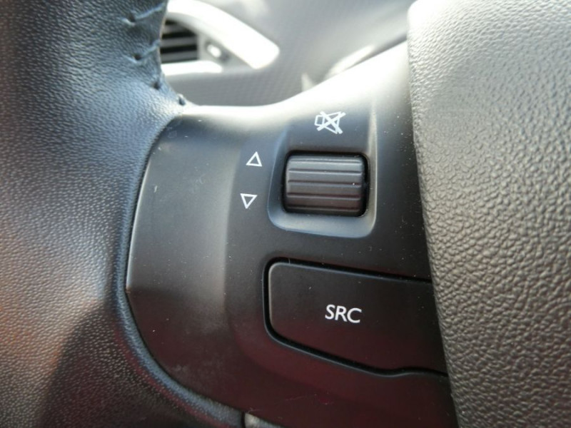 Photo 17 de l'offre de PEUGEOT 2008 1.2 PureTech 82 STYLE GPS Radar RER Privacy Glass 1ere main à 9250€ chez Mérignac auto