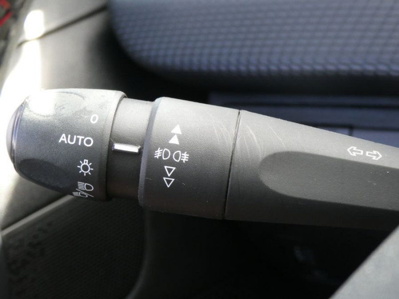 Photo 31 de l'offre de PEUGEOT 2008 1.2 PureTech 110 BVM6 Ph.2 GT LINE TOIT Pano Grip Control à 10450€ chez Mérignac auto