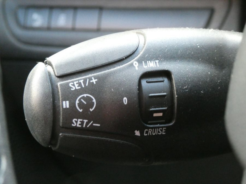 Photo 19 de l'offre de PEUGEOT 2008 1.2 PureTech 82 STYLE GPS Radar RER Privacy Glass 1ere main à 9250€ chez Mérignac auto