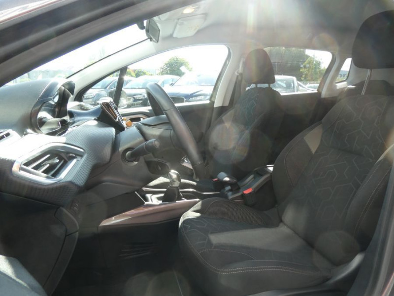 Photo 4 de l'offre de PEUGEOT 2008 1.2 PureTech 82 STYLE GPS Radar RER Privacy Glass 1ere main à 9250€ chez Mérignac auto