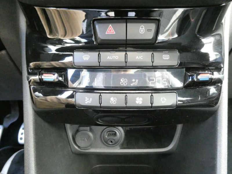 Photo 28 de l'offre de PEUGEOT 2008 1.2 PureTech 110 BVM6 Ph.2 GT LINE TOIT Pano Grip Control à 10450€ chez Mérignac auto