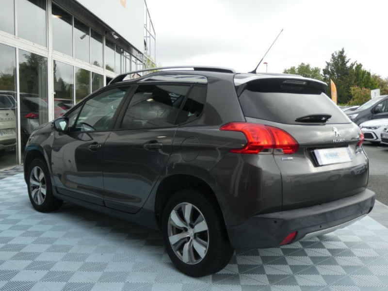 Photo 10 de l'offre de PEUGEOT 2008 1.2 PureTech 82 STYLE GPS Radar RER Privacy Glass 1ere main à 9250€ chez Mérignac auto