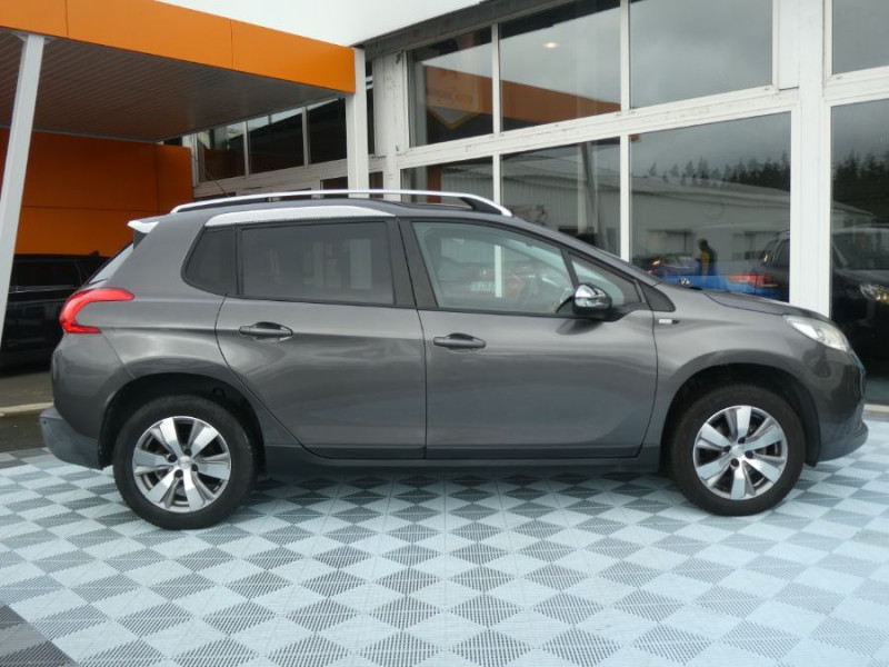 Photo 11 de l'offre de PEUGEOT 2008 1.2 PureTech 82 STYLE GPS Radar RER Privacy Glass 1ere main à 9250€ chez Mérignac auto