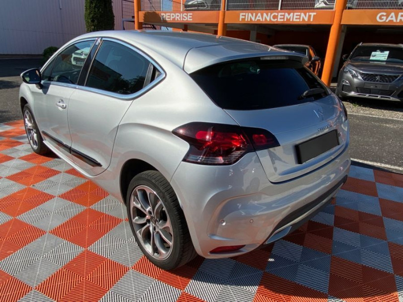 Photo 8 de l'offre de CITROEN DS4 1.6 THP 200 BVM6 SPORT CHIC CUIR JA18 Radars à 10490€ chez Mérignac auto