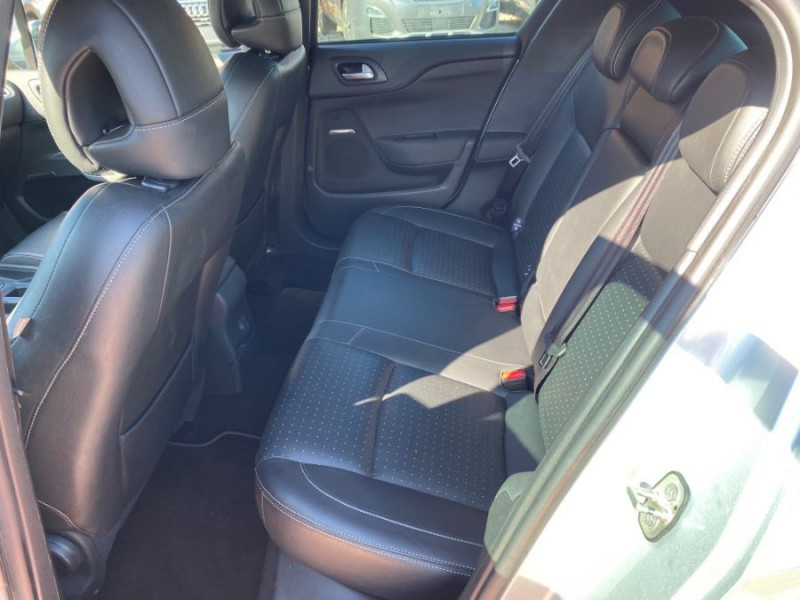 Photo 9 de l'offre de CITROEN DS4 1.6 THP 200 BVM6 SPORT CHIC CUIR JA18 Radars à 10490€ chez Mérignac auto