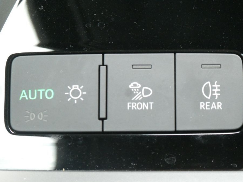 Photo 32 de l'offre de AUDI A3 BERLINE IV SPORTBACK 35 TFSI 150 S Tronic 7 4P DESIGN LUXE CUIR Camera ACC à 27950€ chez Mérignac auto