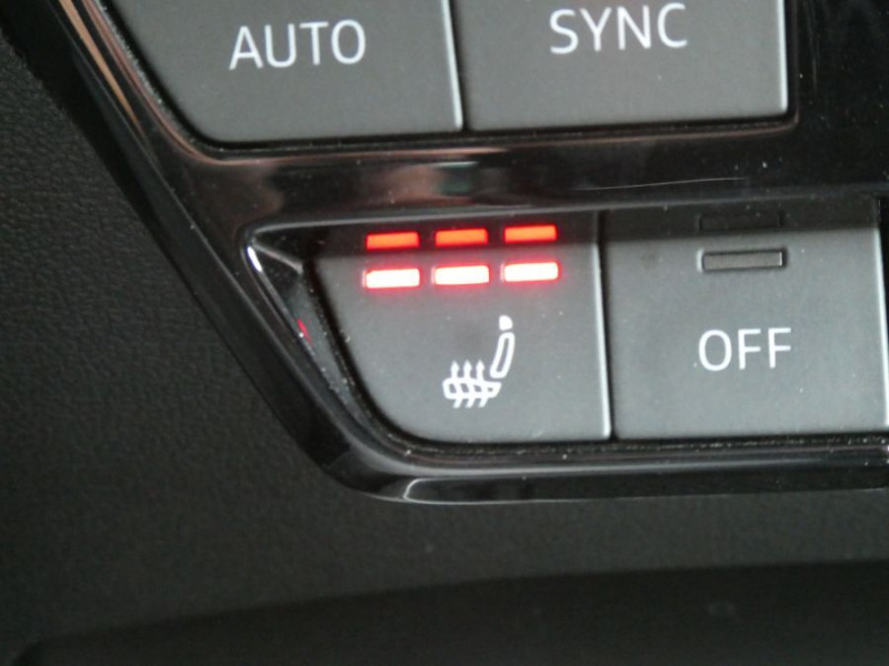 Photo 25 de l'offre de AUDI A3 BERLINE IV SPORTBACK 35 TFSI 150 S Tronic 7 4P DESIGN LUXE CUIR Camera ACC à 27950€ chez Mérignac auto