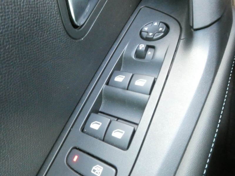 Photo 28 de l'offre de PEUGEOT 2008 II 1.2 PureTech 100 BVM6 ALLURE GPS à 16890€ chez Mérignac auto