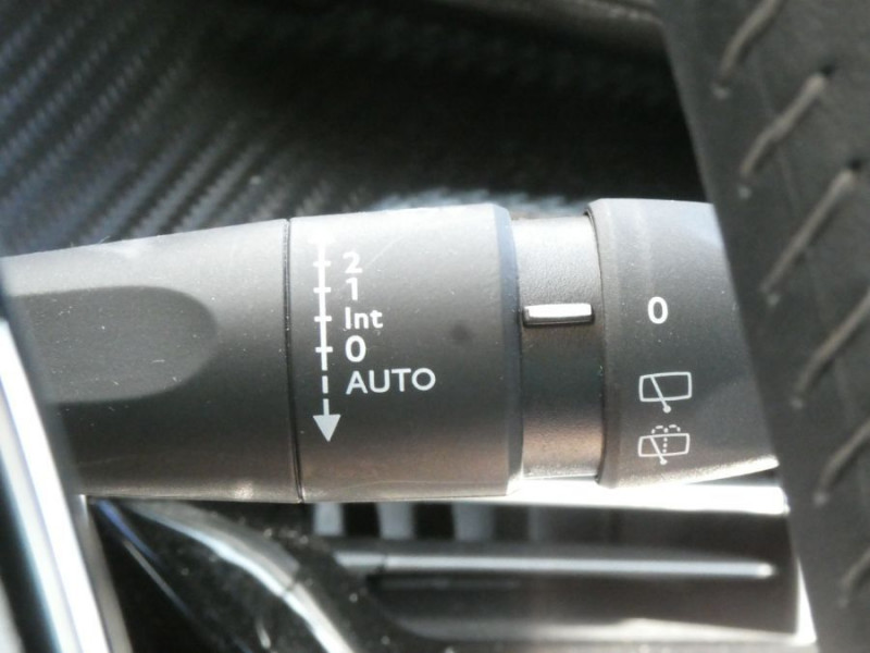 Photo 33 de l'offre de PEUGEOT 2008 II 1.2 PureTech 100 BVM6 ALLURE GPS à 16890€ chez Mérignac auto